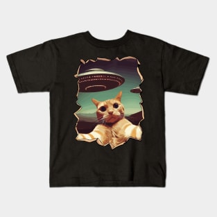 Cut Out Cat In Space Funny Cat Selfie With UFOs Behind Kids T-Shirt